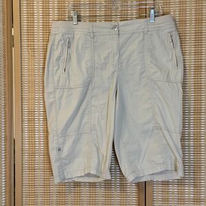 Chicos Womens 2/M Bermuda Shorts Beige Pockets Lightweight Resortwear Preppy